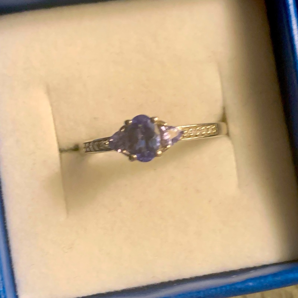 Genuine oval & trillion cut tanzanite zircon ring